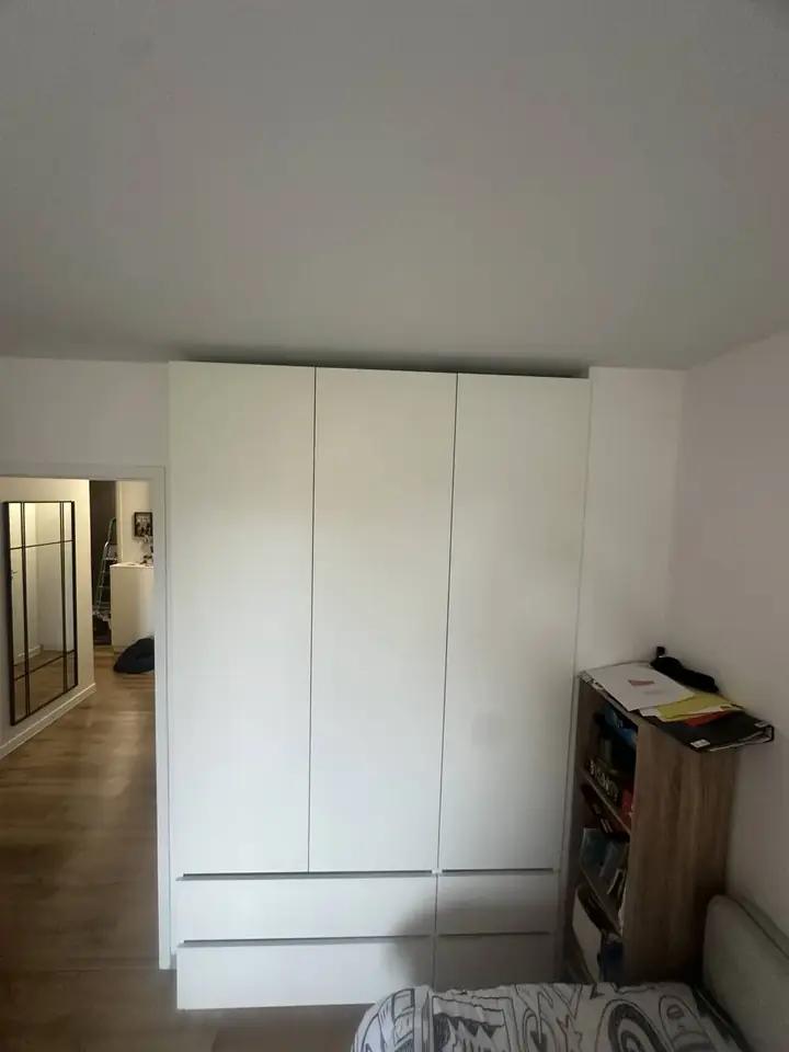 Armoire sur mesure trois portes avec tiroirs