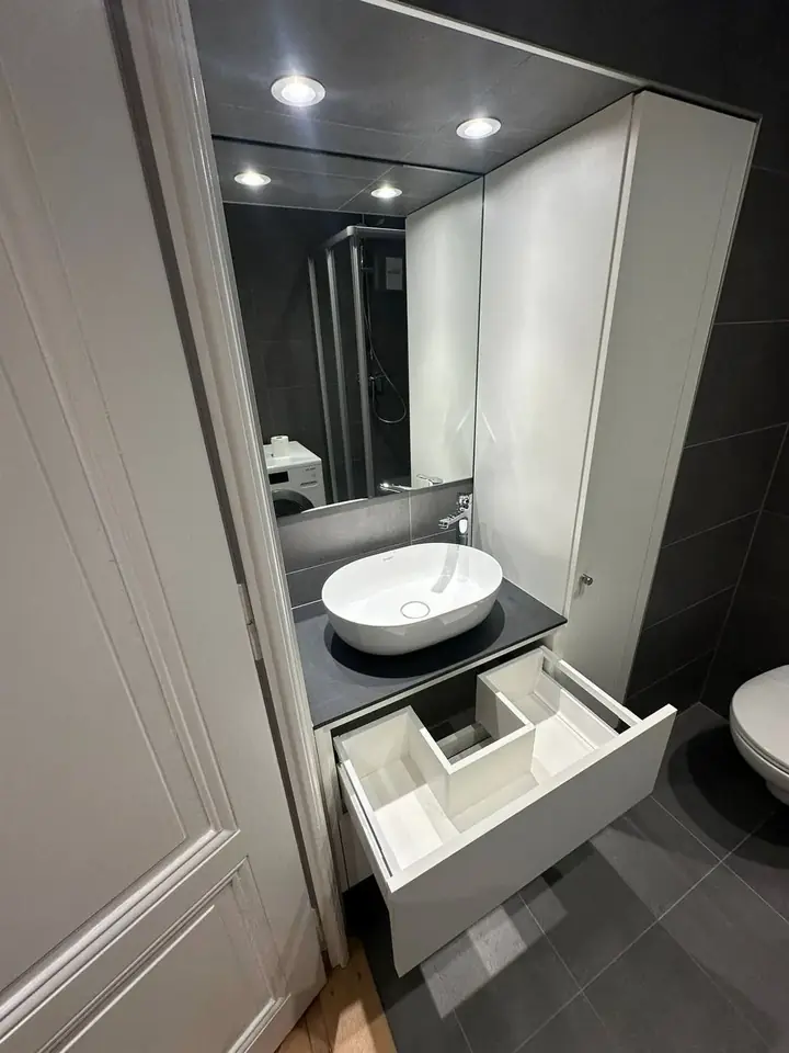 Meuble vasque suspendu avec tiroir de rangement sur mesure